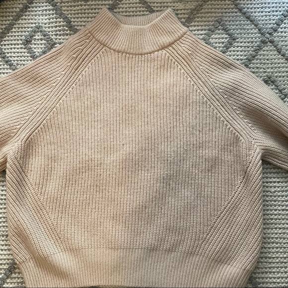 *SOLD* Beige balloon sleeve sweater - Picture 4 of 6